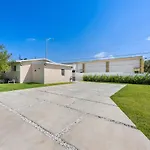 3 Bedroom Smart Home, Close To Airport, Fast Wifi, Patio, Grill & Free Private Parking