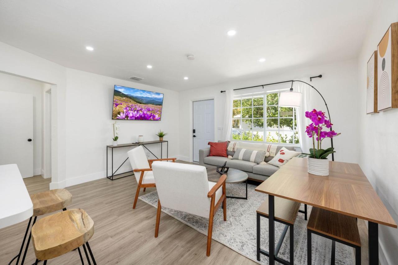 Сasa de vacaciones 3 Bedroom Smart Home, Close To Airport, Fast Wifi, Patio, Grill & Free Private Parking Miami